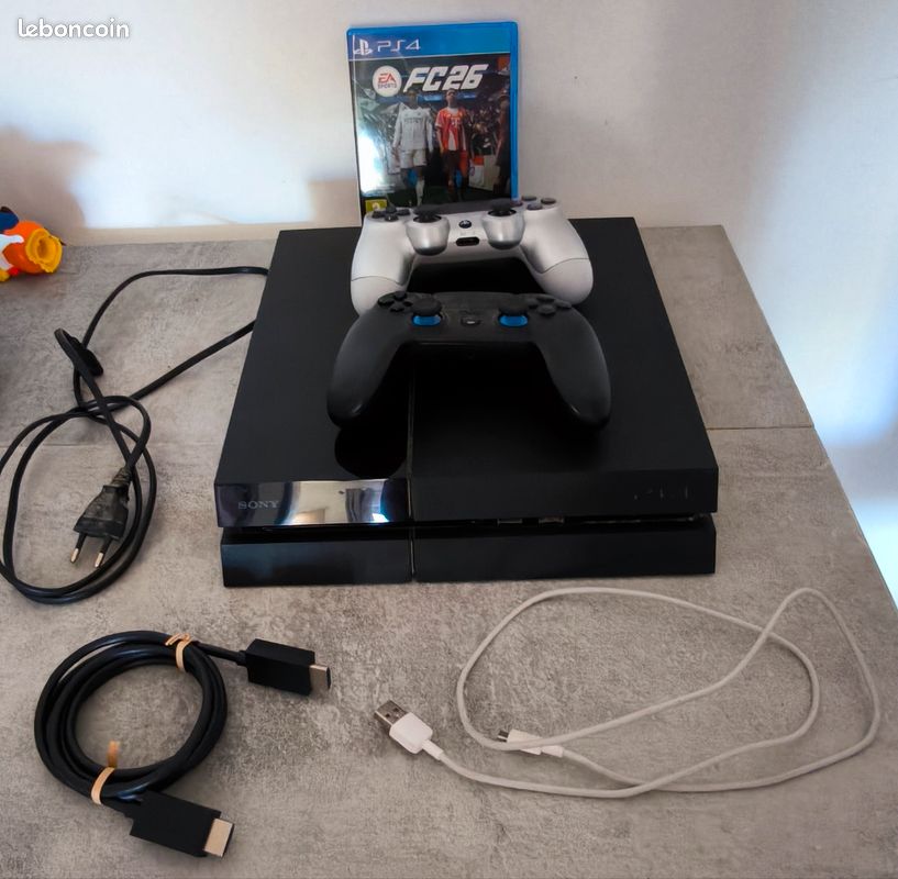 Playstation 4 + 2 manettes + FC 26 (image 1)