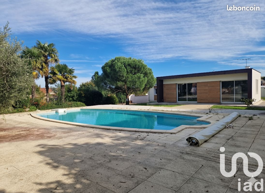 Maison 7 pièces 242 m² · à Poitiers · 242 m² · 498 000 €