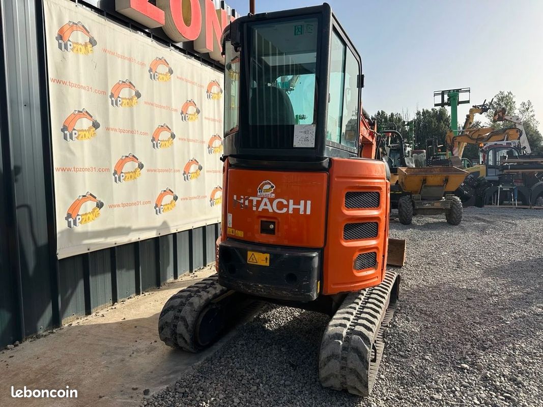 Hitachi ZX26U-5A CR Cabine à 22 900  HT (image 9)