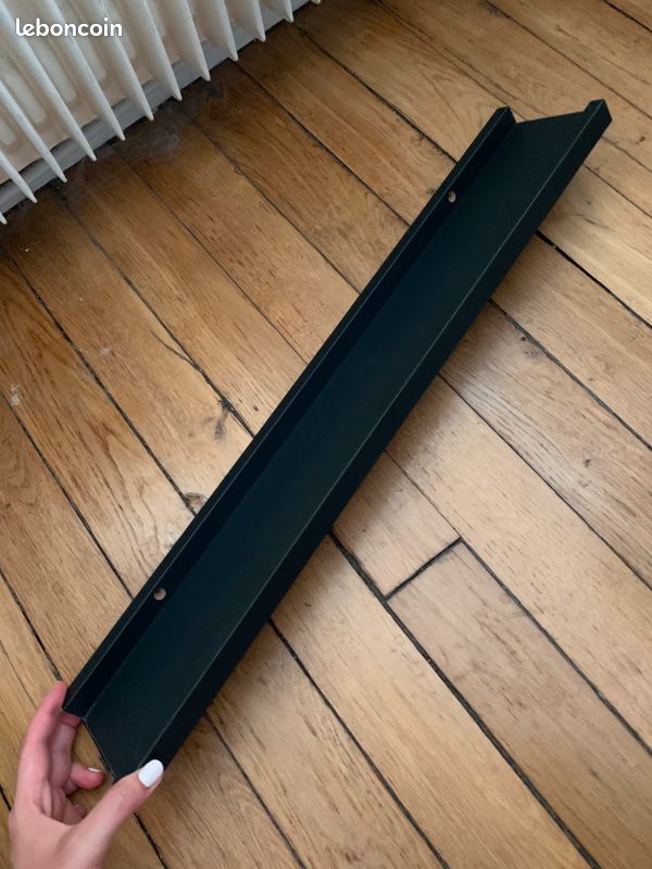 Petite étagère noire (image 1)