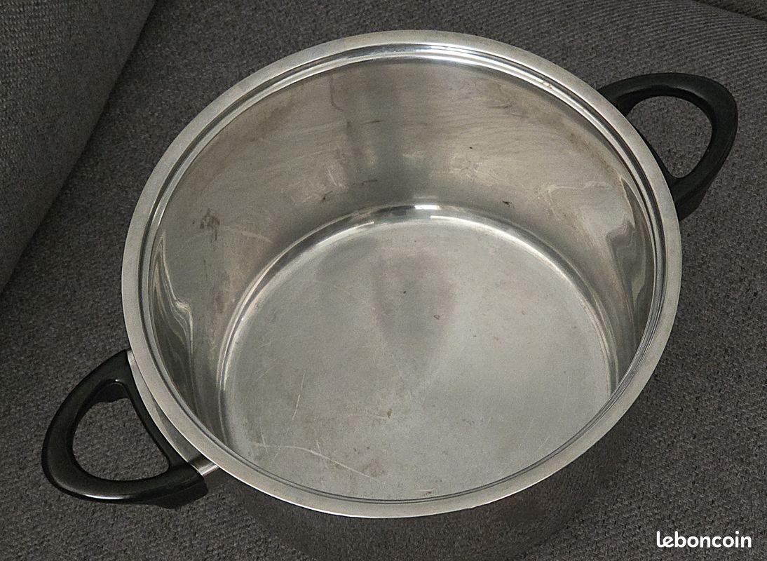 Cocotte fait-tout inox avec son couvercle marque BergHOFF (image 4)