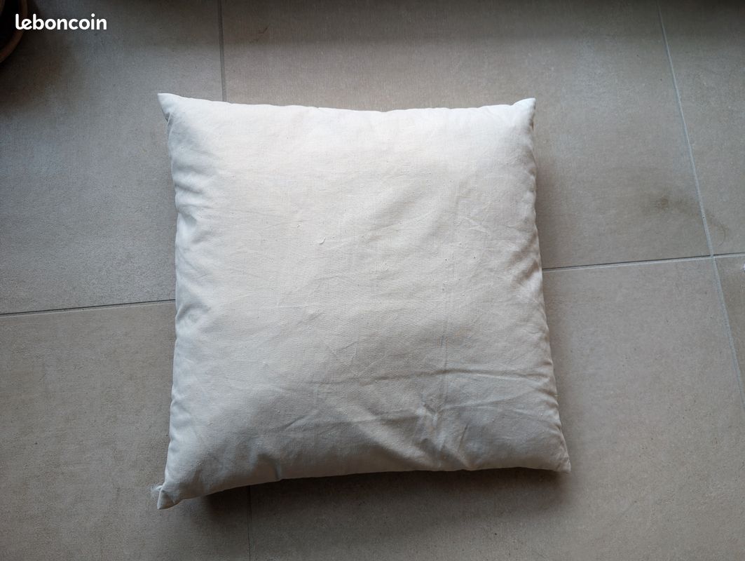Coussin carré rembourrage plumes (image 3)