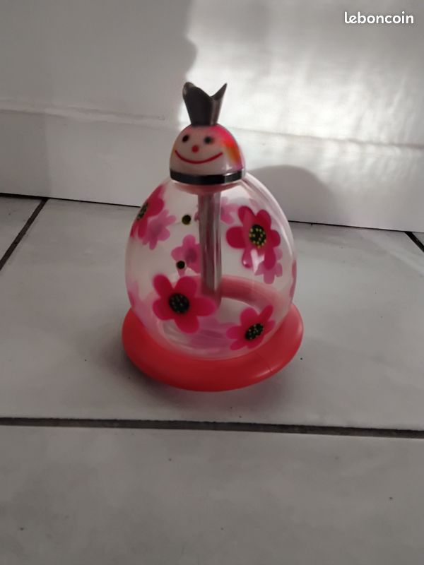 Sucrier original et boule à sucre colorée