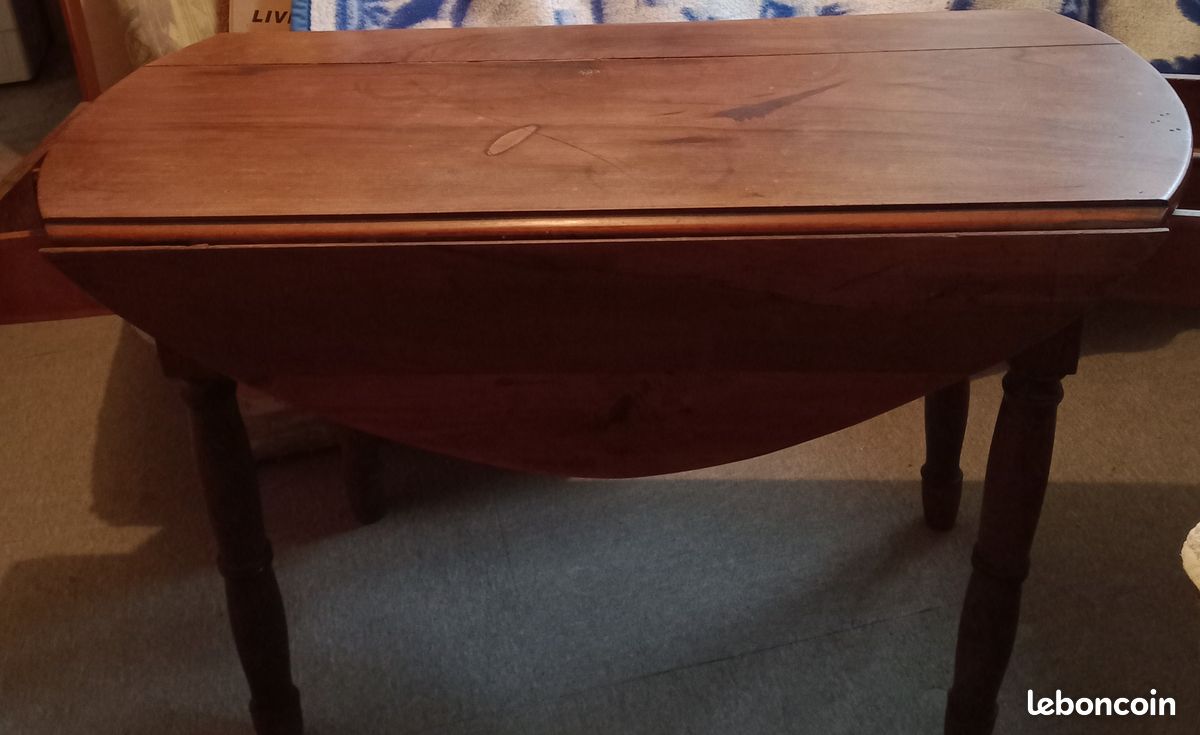 Table ovale en bois massif avec tiroir (image 1)