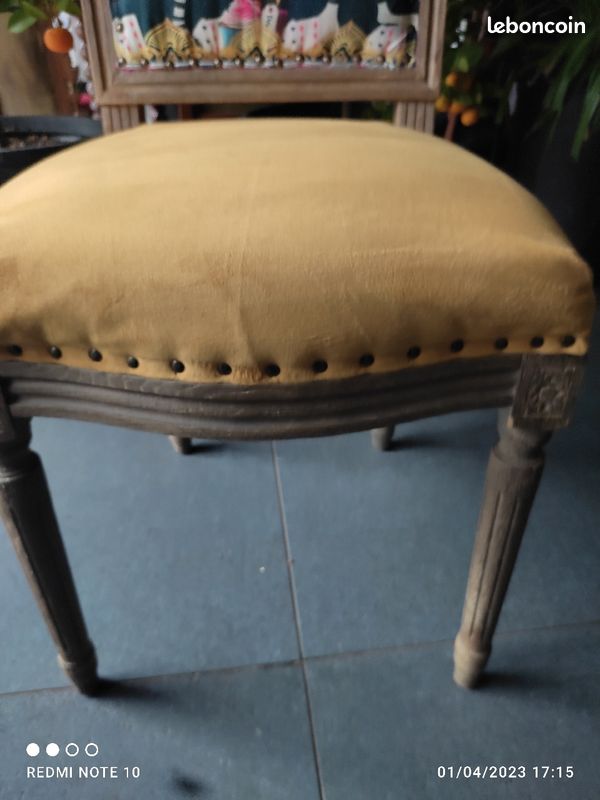 Chaise relookée Alice aux pays des merveilles (image 3)