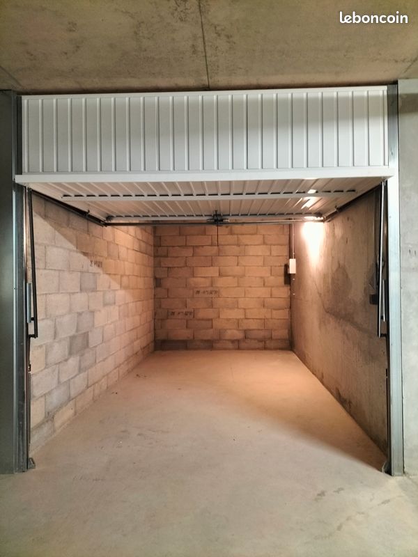 A louer ou à vendre Garage fermé sécurisé 13600 LA CIOTAT · 166 €