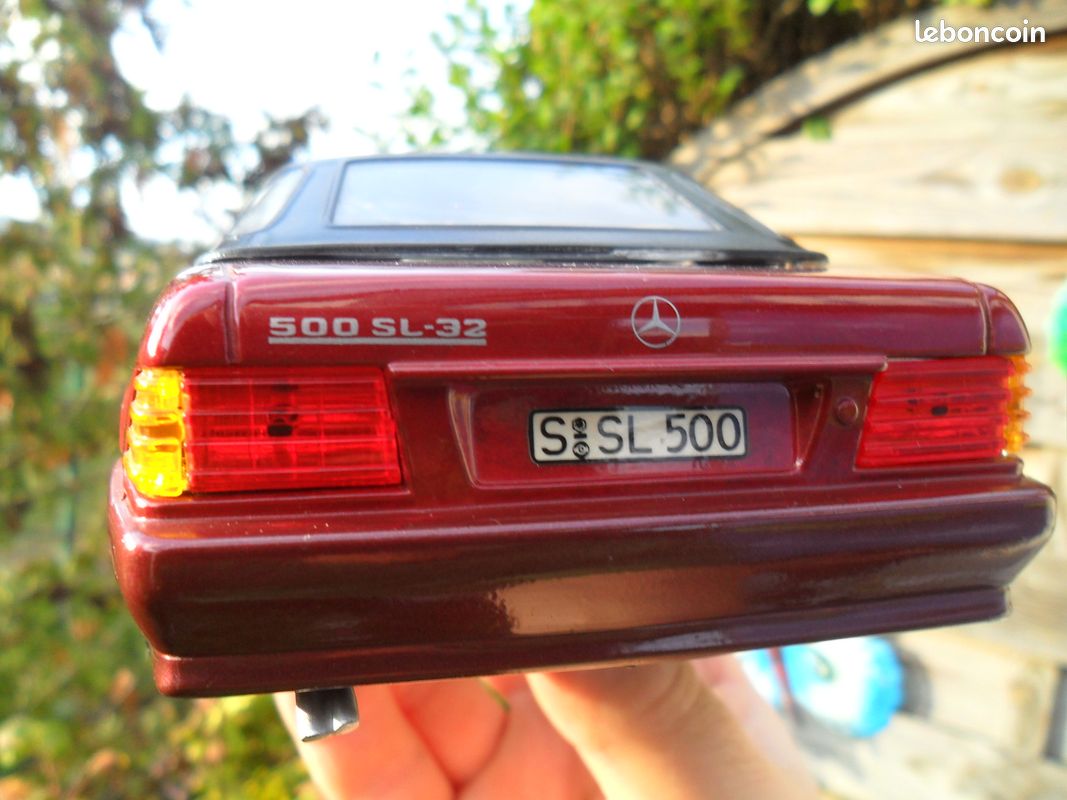 Voiture Miniature Mercedes 500 SL échelle 1/18 - Rouge, Occasion Avec Léger Défaut