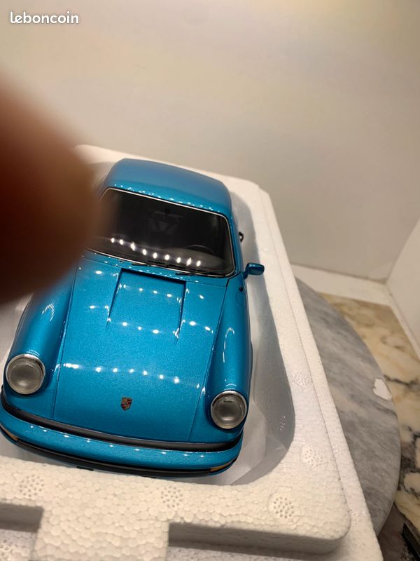 Porsche 911 Coupé bleue Schuco 1/18 (image 4)