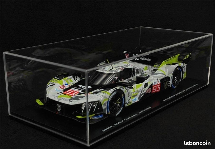 LEGO Built A 11:1 Scale LEGO Technic PEUGEOT 9x8 24H Le Mans Hybrid