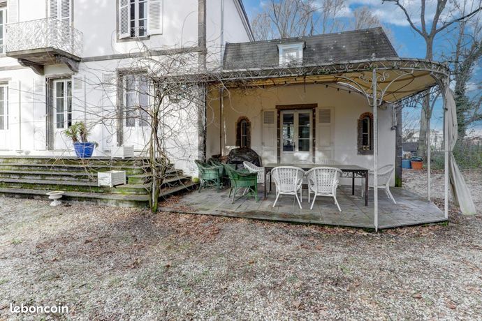Maison 8 pièces 250 m²