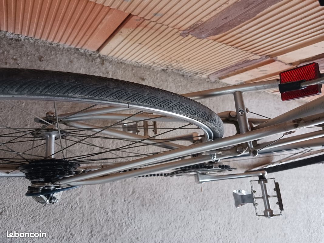 Vélo Vintage Motobécane – 10 Vitesses – Bon État (image 4)