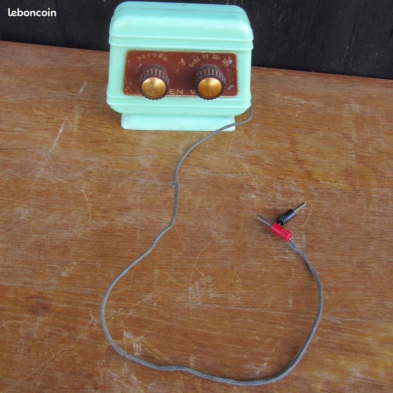 Embase D'antenne En Bakélite Pour Voiture Ancienne - Marque Clear Lear, Occasion Fonctionnelle