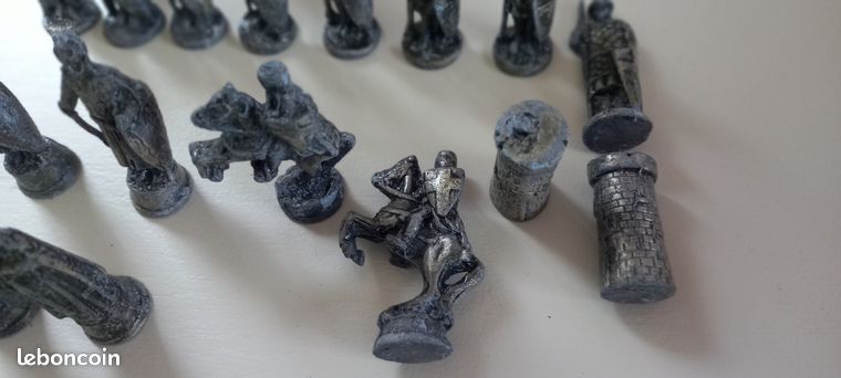 32 pieces de jeu echec vintage en plomb - Collection