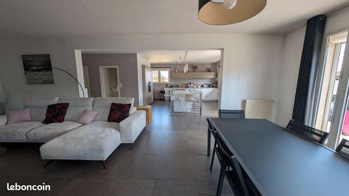 Maison 10 pièces 210 m² · à Genas · 210 m² · 680 000 €