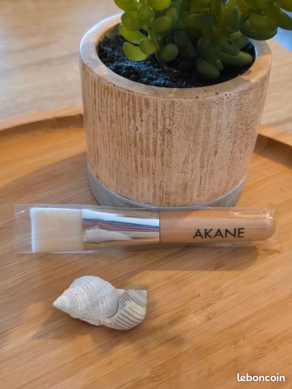 Petit pinceau maquillage Akane bois / neuf (image 1)
