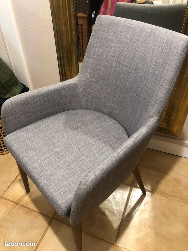 Deux chaises / fauteuils de style scandinave pieds compas avec accoudoirs tissu gris chiné (image 2)
