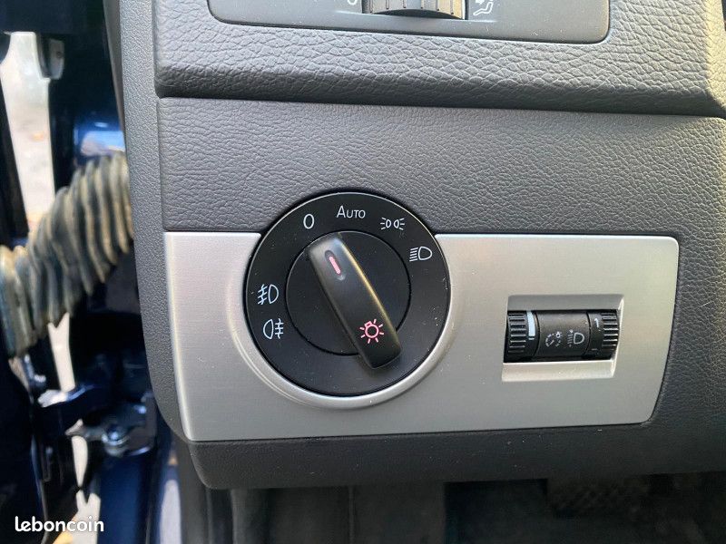 Volkswagen MULTIVAN 2.0 TDI 180CH BLUEMOTION TECHNOLOGY CONFORTLINE 4MOTION DSG7 (image 9)