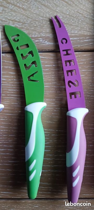 Lot De 7 Couteaux De Découpe Pour Viande Et Charcuterie – état Correct