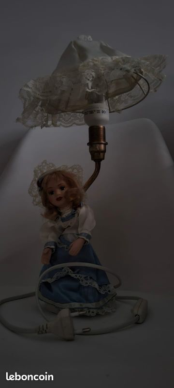 Lampe porcelaine poupée (image 3)