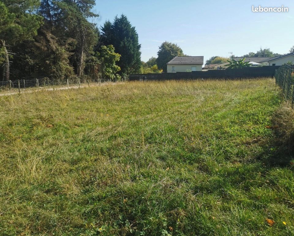 Terrain 670 m² Roaillan · 69 500 €