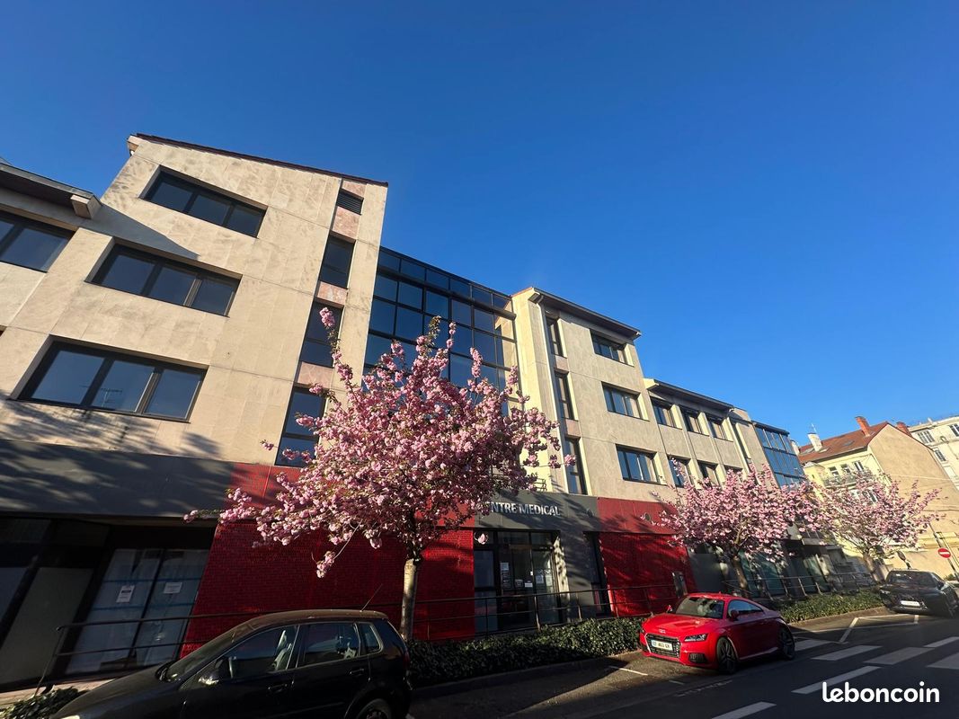 Appartement 1 pièce 84 m² · à Roanne · 84 m² · 144 000 €