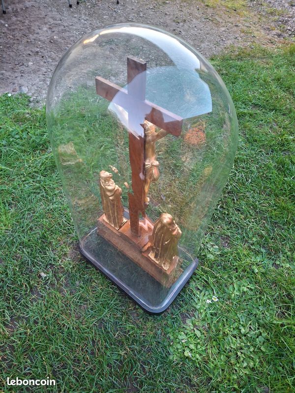 Christ sous cloche (image 4)