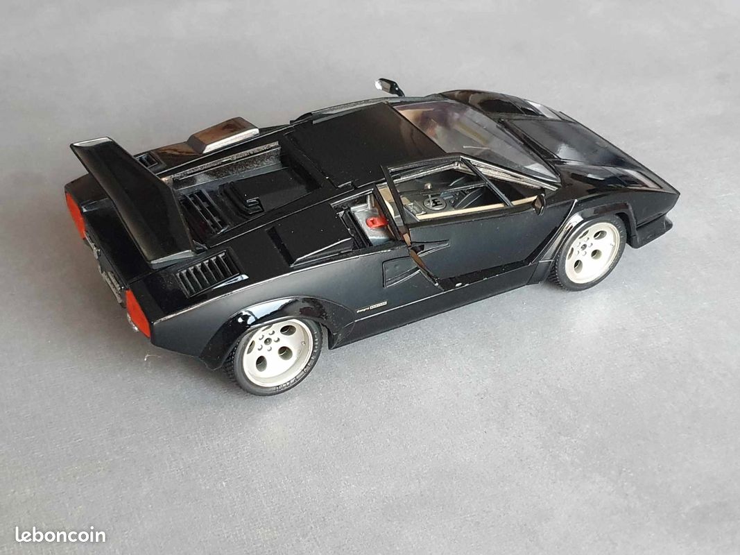 LAMBORGHINI COUNTACH 1988 SPIRIT OF LE MANS # 76 noir 1/18