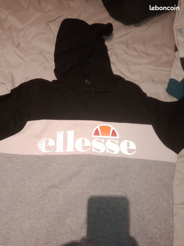 Lot de t shirt et pull ellese (image 6)