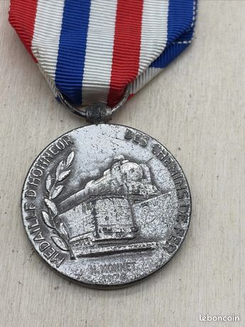 File:MÉDAILLE D’HONNEUR DES CHEMINS DE FER 1953 - 1977 GRADE ARGT.jpg - Wikipe
