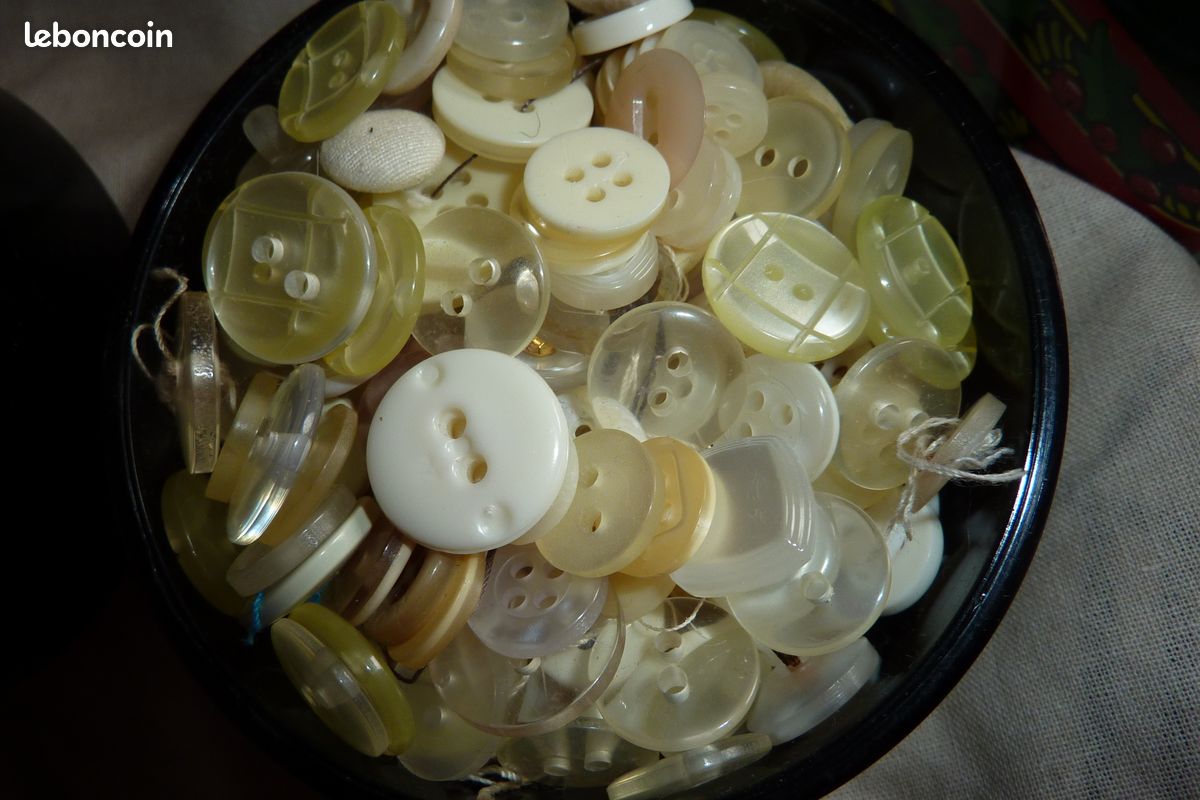 Multiples boutons de toutes sortes (image 2)