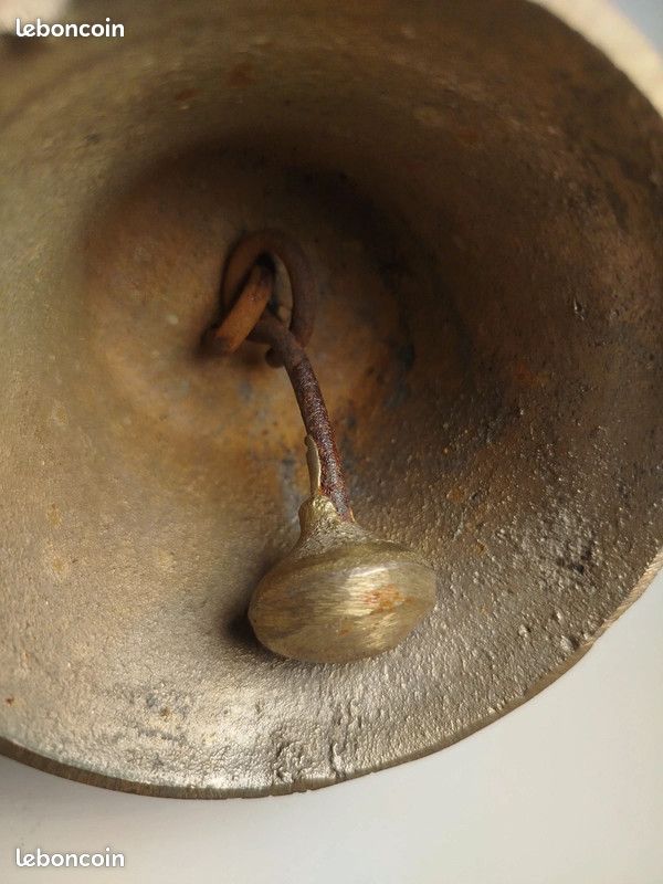 cloche en fonte cheval | Boutique – Au centre de Hyères