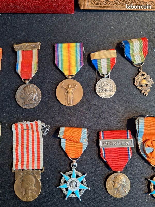 Lot De 3 Médailles Militaires Anciennes En Bronze – Le Souvenir Français, Collection