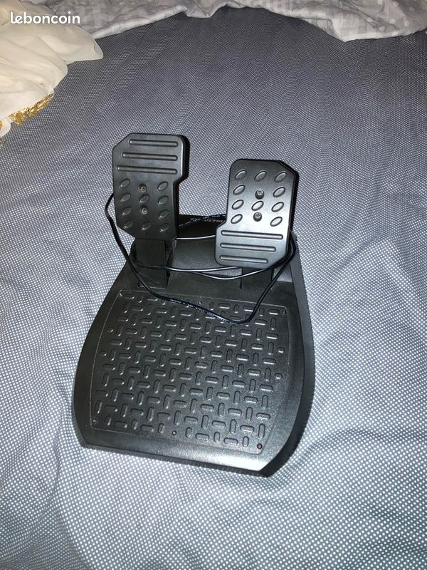 THRUSTMASTER Volant T80 FERRARI 488 GTB Edition (image 3)