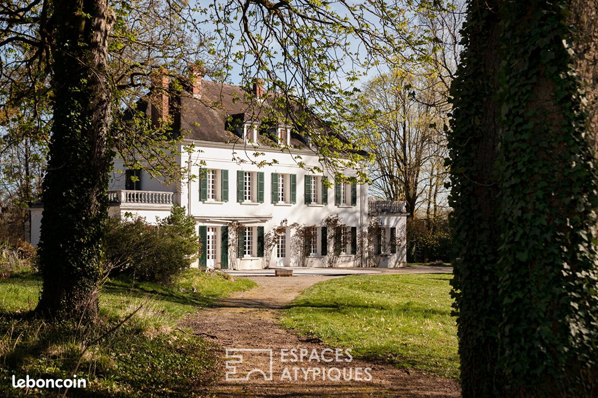 Maison 14 pièces 420 m² · à Dole · 420 m² · 850 000 €