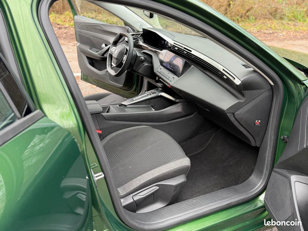 Peugeot 308 1.5 bluehdi 130ch 2023 (image 9)