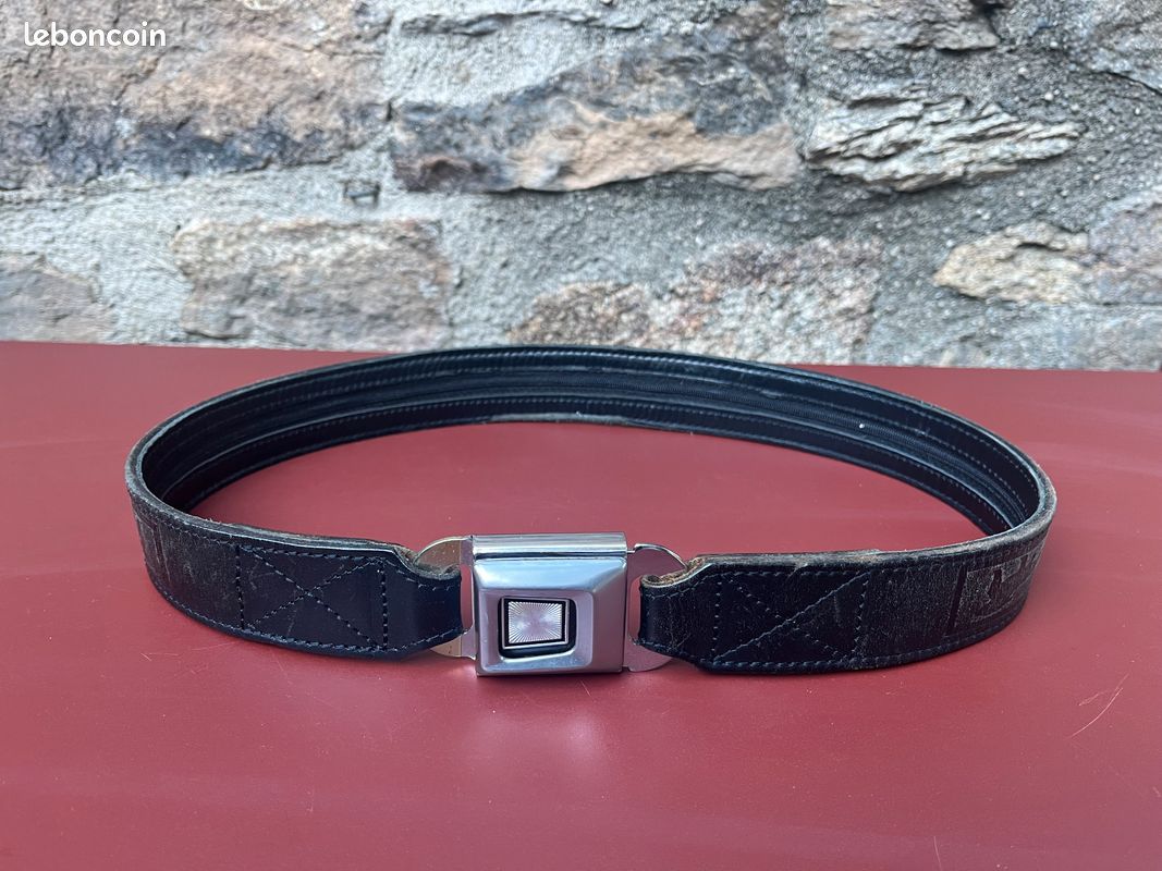 Haut Ancien En Suédine (seude) Avec Boucle Ceinture Lucite - Made In USA