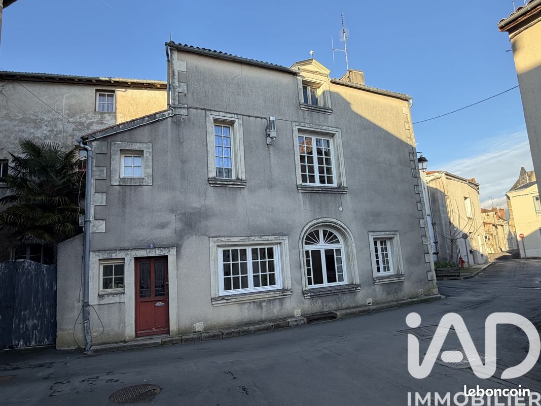 Maison 5 pièces 182 m² · à Thouars · 182 m² · 106 000 €
