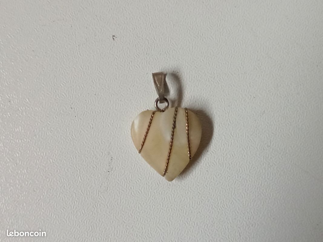 Pendentif ancien coeur nacré (image 1)