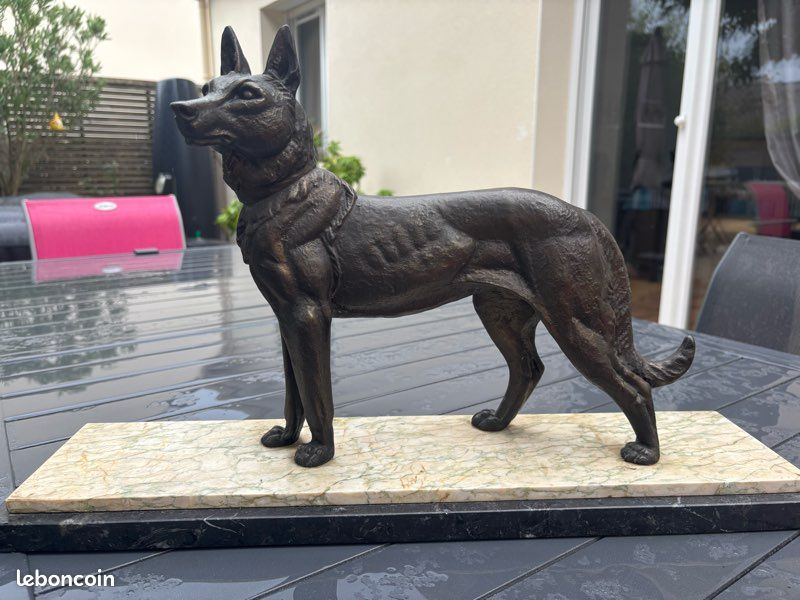 Statue chien (image 1)