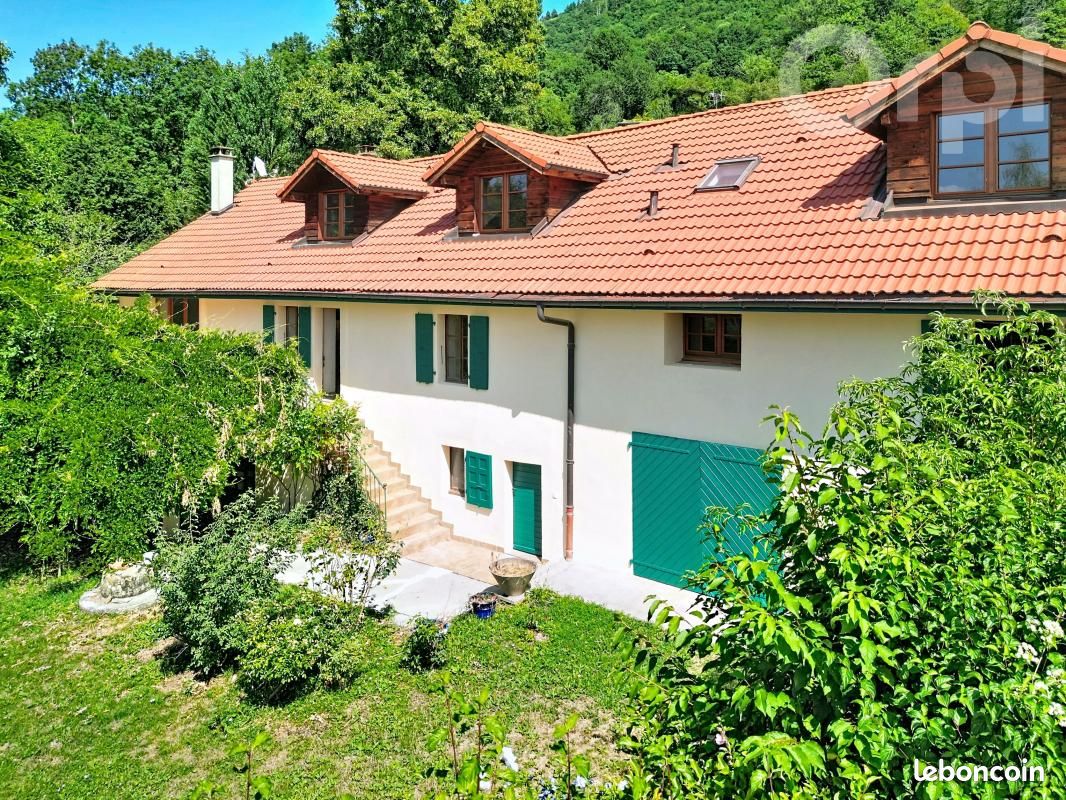 Maison 6 pièces 275 m² · à Saint-Cergues · 275 m² · 899 000 €