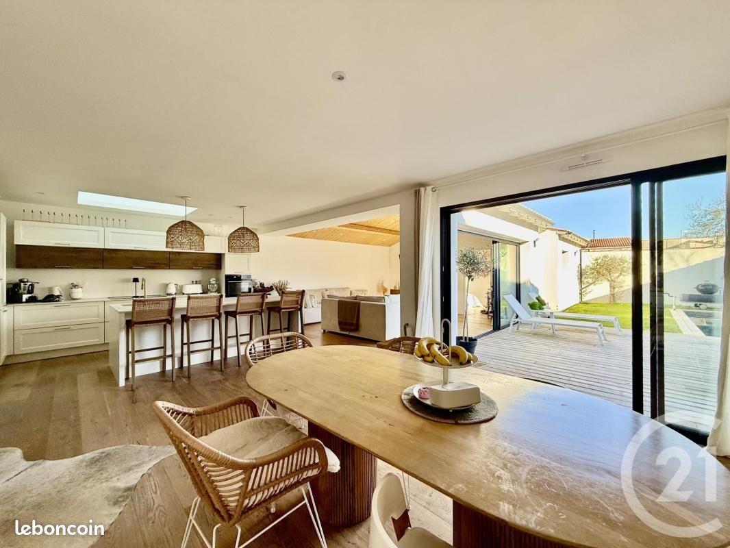Maison 4 pièces 142 m² · à L'Houmeau · 142 m² · 757 375 €