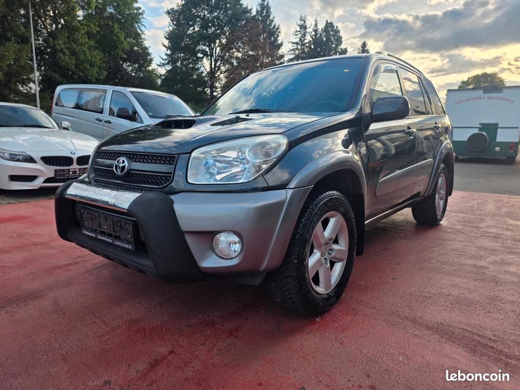 Toyota RAV4 2.0 D-4D 116 ch 4x4 Sol • Clim auto Attelage Radar de recul Barres toit (image 1)