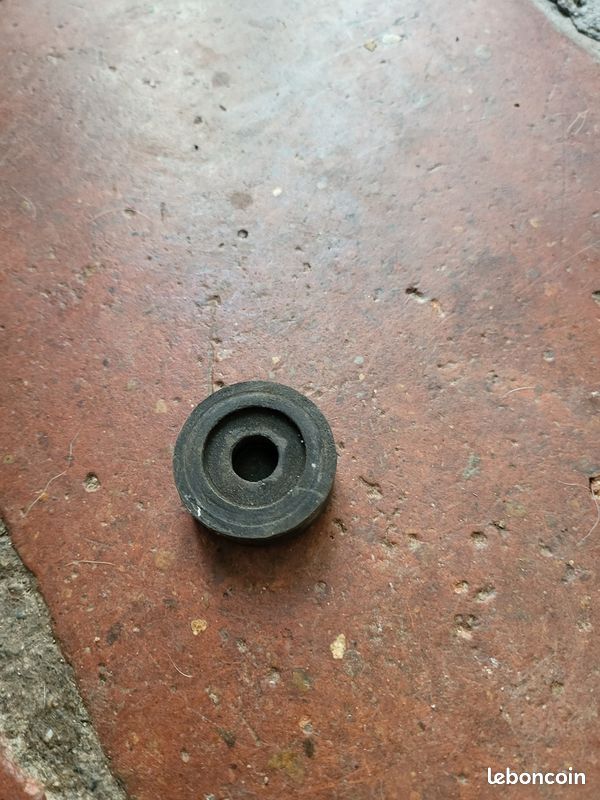 Taquet support reservoir suzuki 125 gt (image 2)