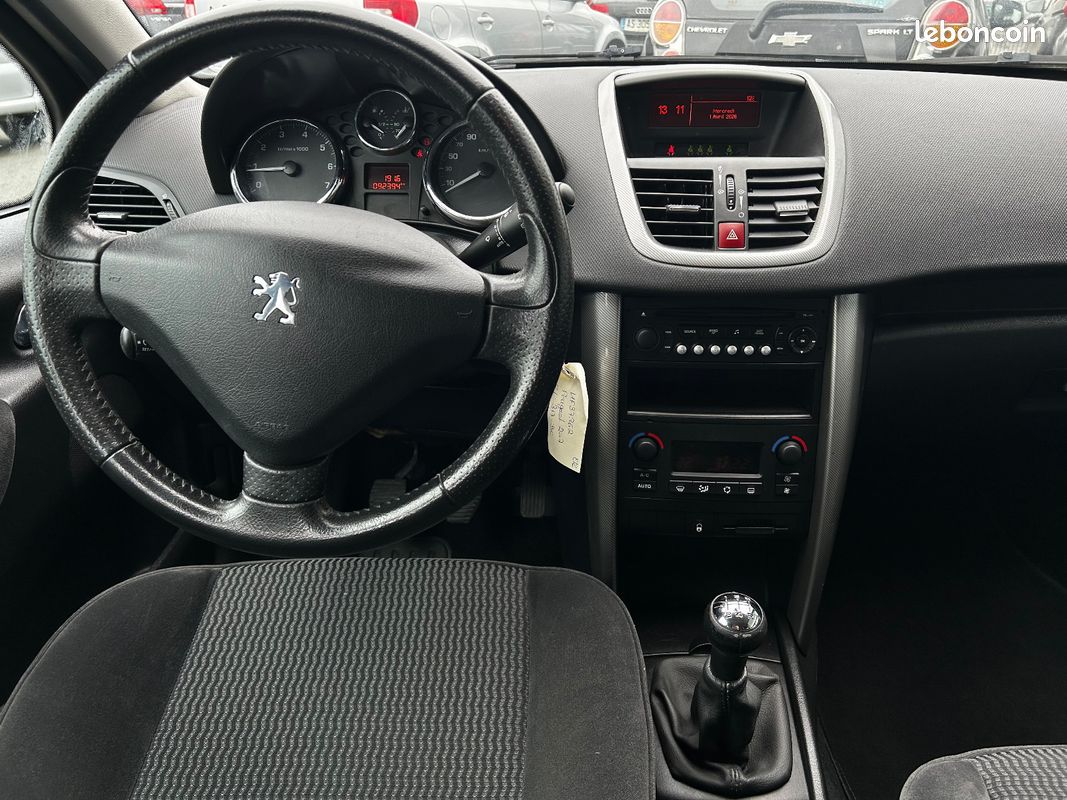 Peugeot 207 1.6 VTI 120CH PREMIUM / PAS UN PURETECH (image 6)