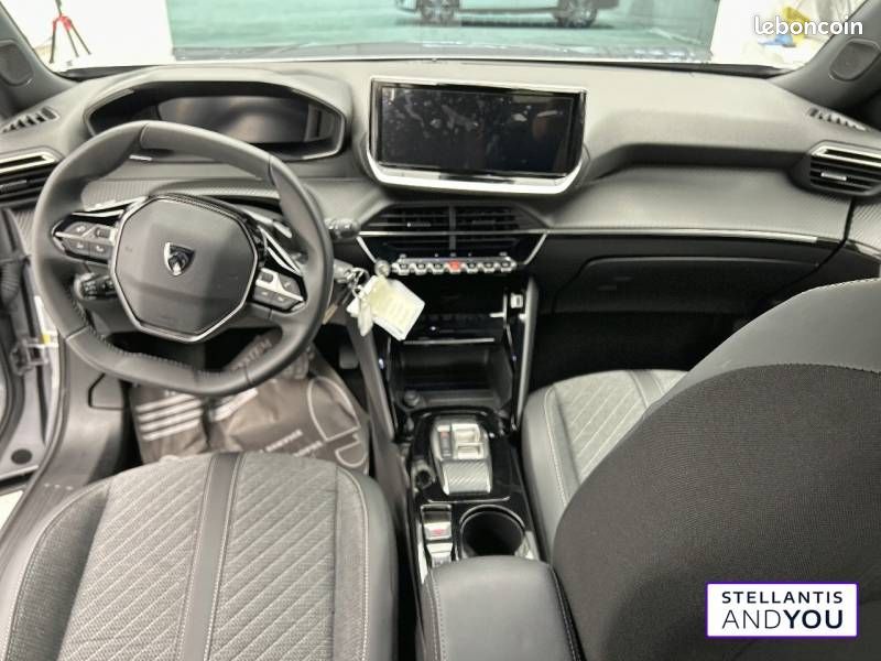 Peugeot 2008 Hybrid 145 ch e-DCS6 Allure (image 12)
