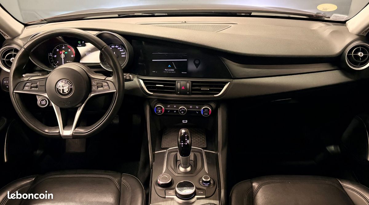 ALFA ROMEO GIULIA 2.2 JTDM 150 CH SUPER BVA + HARMAN KARDON + ATTELAGe (image 10)