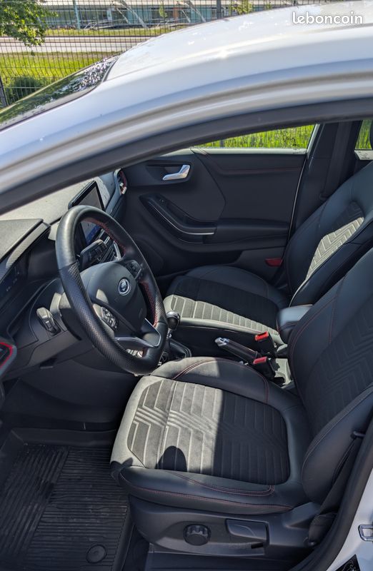 Superbe Ford Puma St Line X 1.0 125 Ch Mhev Flexifuel Ethanol D'ORIGINE Sieges + Volant chauffant Hayon électrique Hifi B&O Semi Cuir Jantes 18 Assistance à la conduite Entretien Complet Ford à jour (image 5)