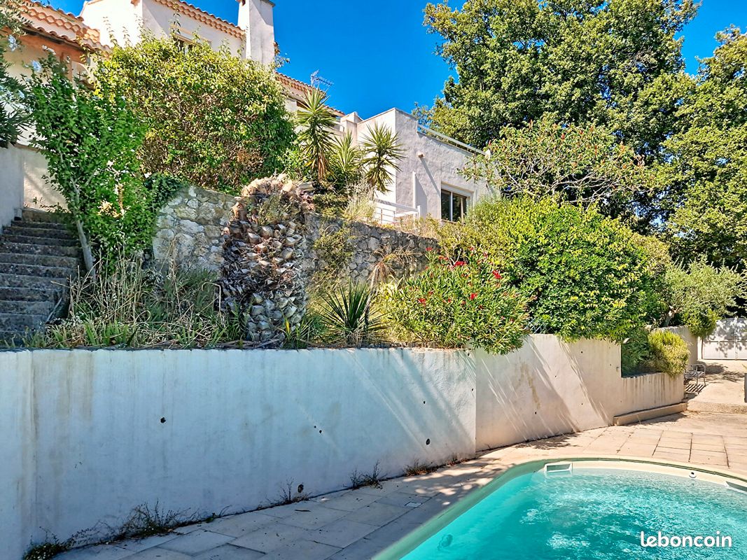 Maison 5 pièces 165 m² · aux Angles · 165 m² · 640 000 €