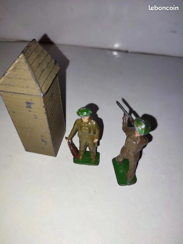 Figurines soldat de plomb CBG Mignot grenadier anglais a l'assaut Figurine