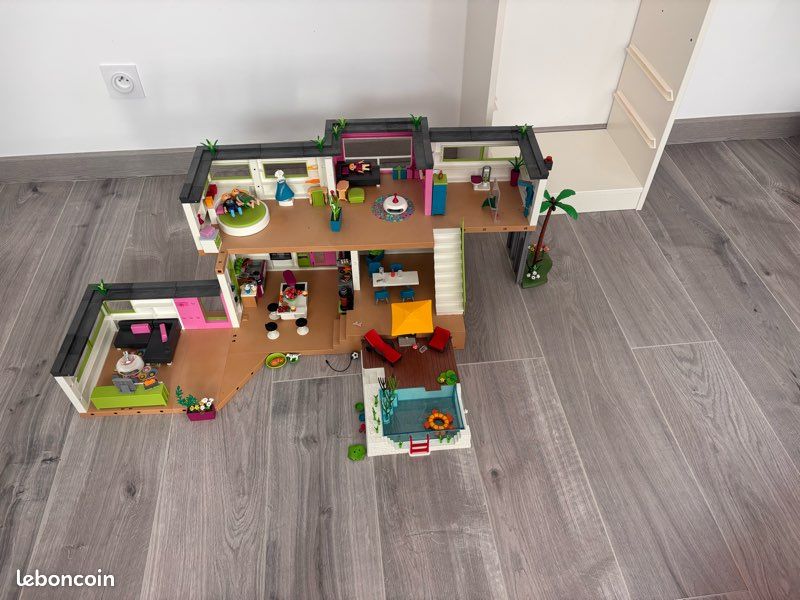 Maison moderne avec piscine Playmobil (image 1)